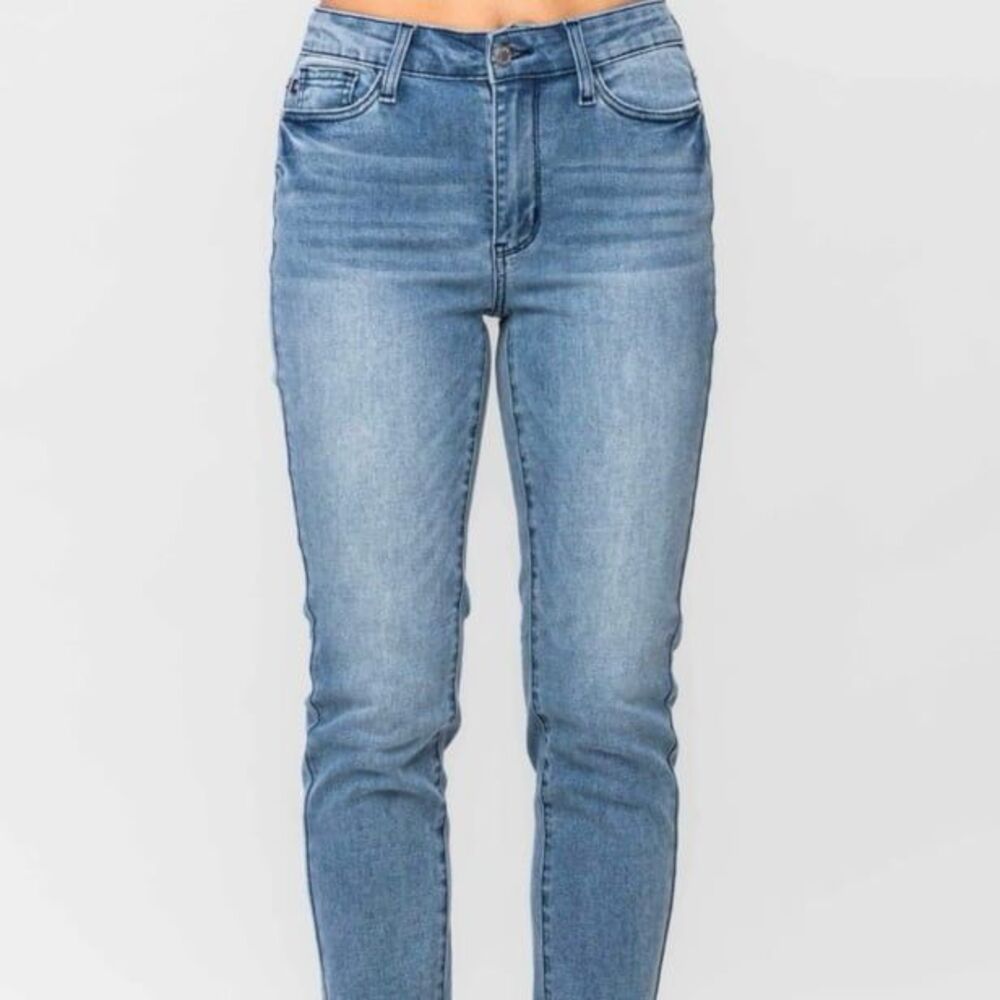 Judy blue medium wash relaxed fit jeans
